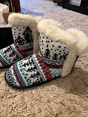 Cabela's Knit Faux-Fur Lined Slipper Boots in Cream, Blue & Red